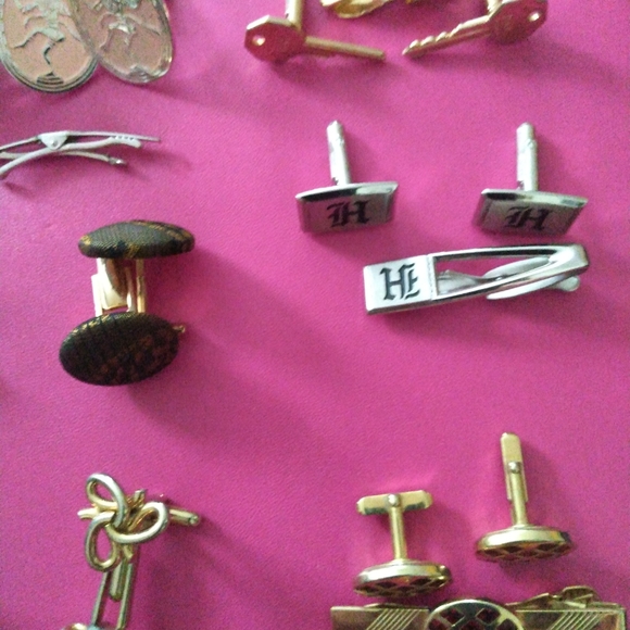 Cuff Links, Tie Bars and Tie Tacks 10+ sets VINTAGE EUC - Picture 3 of 3